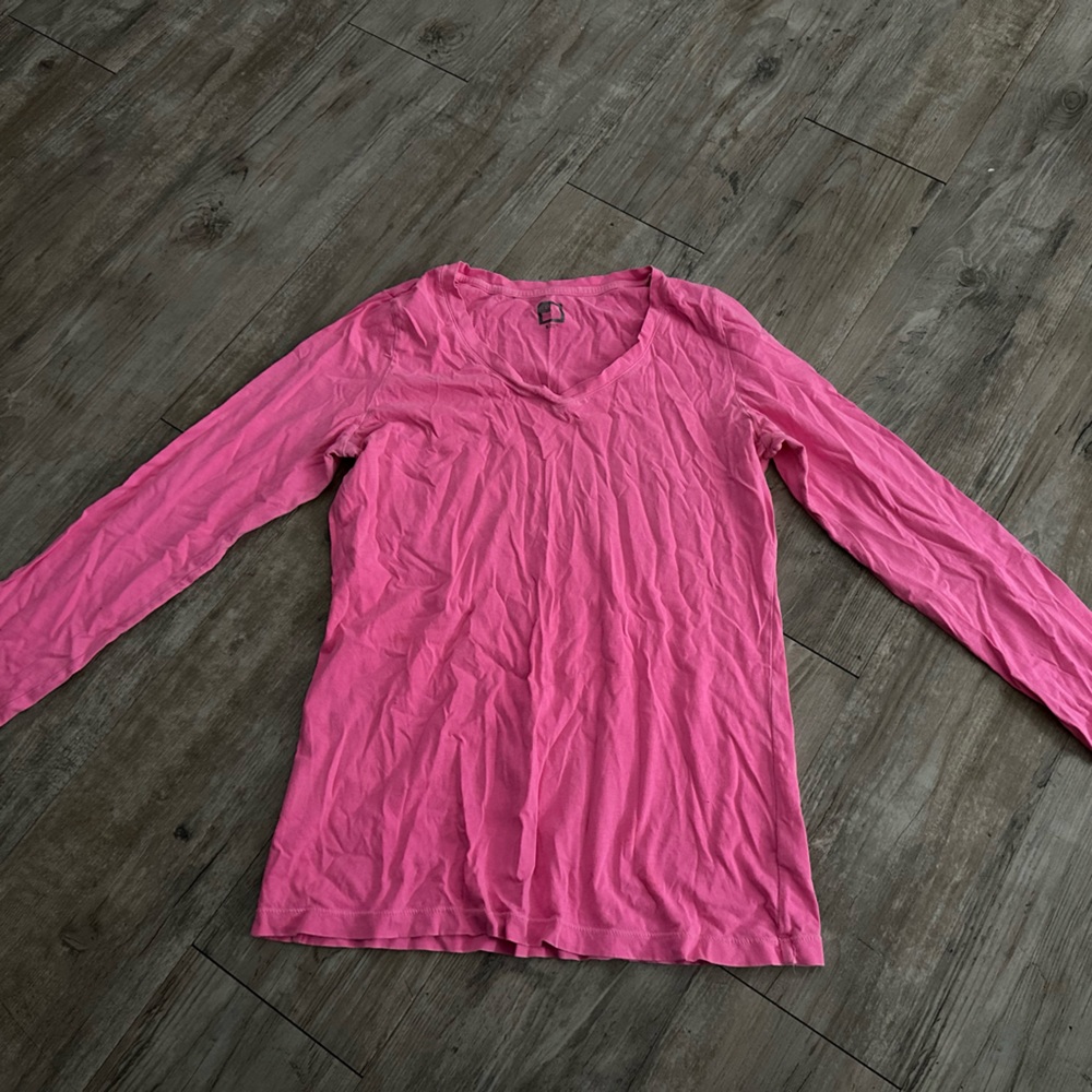 Woman’s long sleeve hot pink shirt, size small.